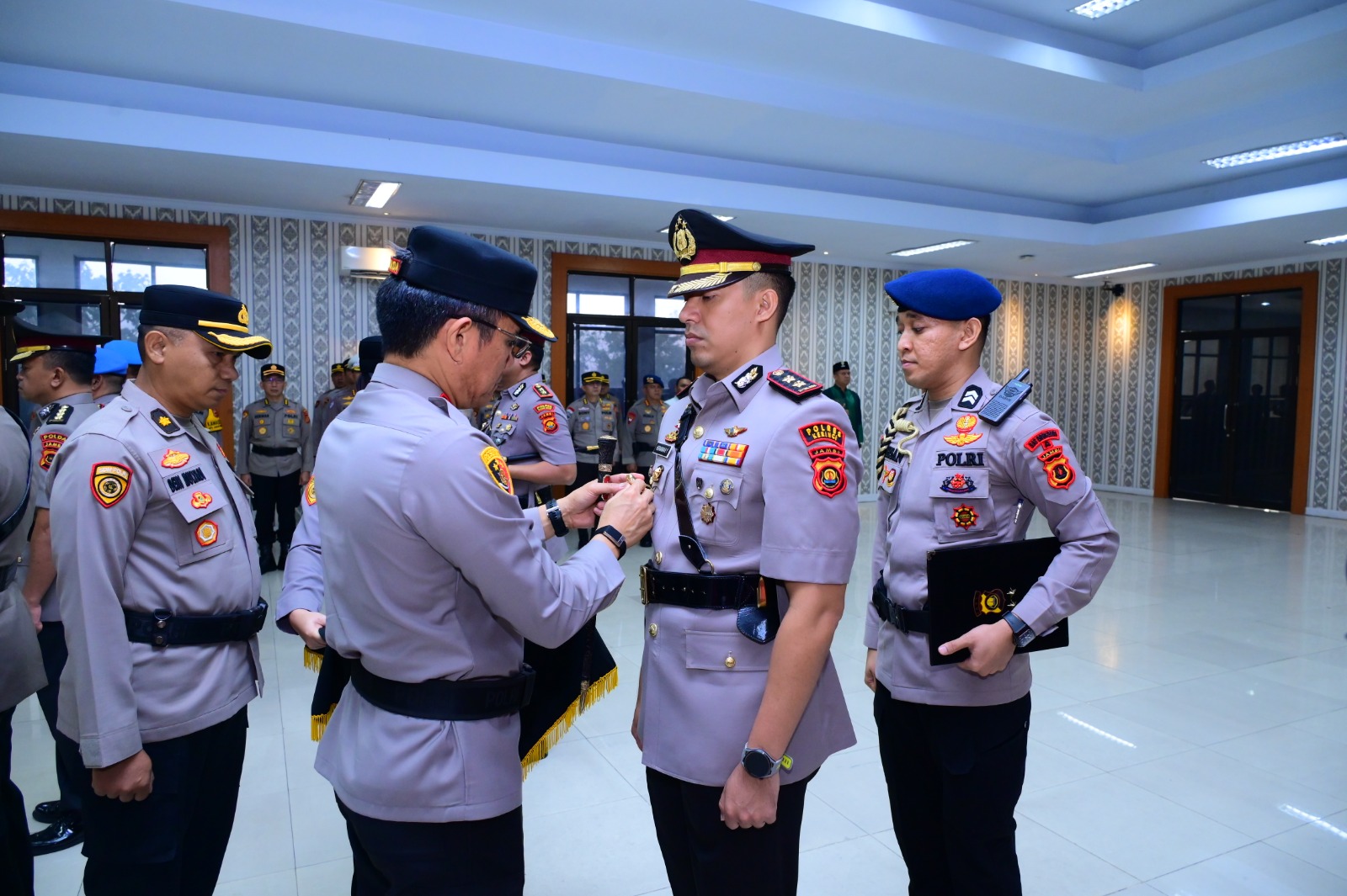 Kapolda Jambi Pimpin Serah Terima Jabatan Kabid Propam, Kabid Keu dan Tiga Kapolres