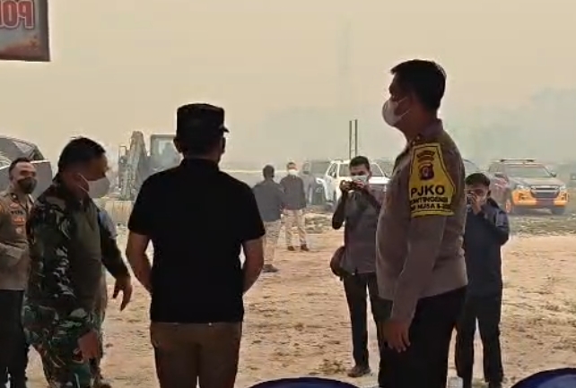 Bersama Gubernur dan Pangdam, Kapolda Kalteng Tinjau Posko Taktis Penanganan Karhutla