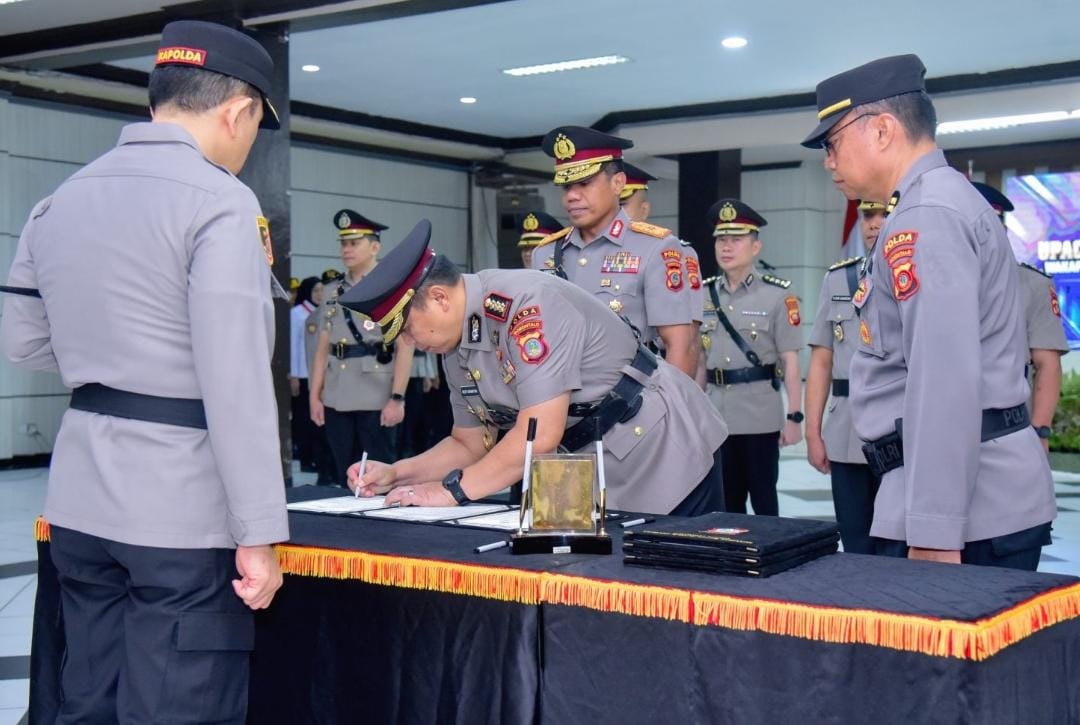 Rotasi Jabatan Polda Gorontalo, Kapolda Irjen Pol. Widodo Pimpin Sertijab Wakapolda Baru hingga Tiga Pejabat Utama