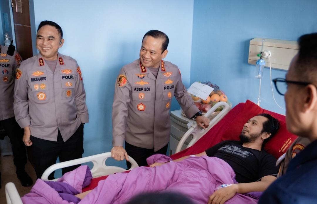 Bentuk Perhatian Pimpinan, Kapolda Metro Jaya Besuk Tiga Polisi yang Cedera Saat Bertugas di RS Bhayangkara
