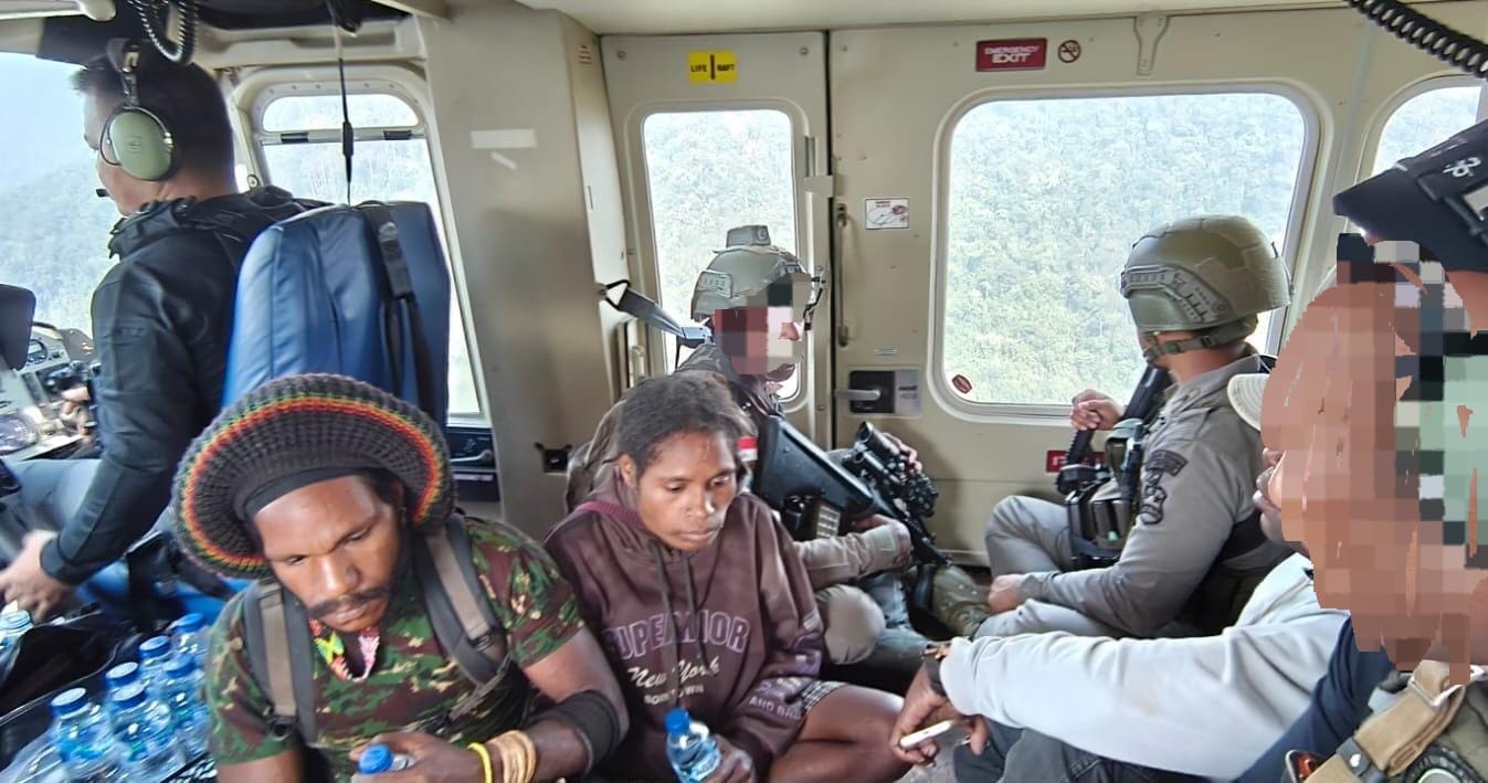 Perkuat Dukungan Kemanusiaan, Polri Evakuasi Korban Penculikan KKB di Papua Menggunakan Helikopter Bell 412