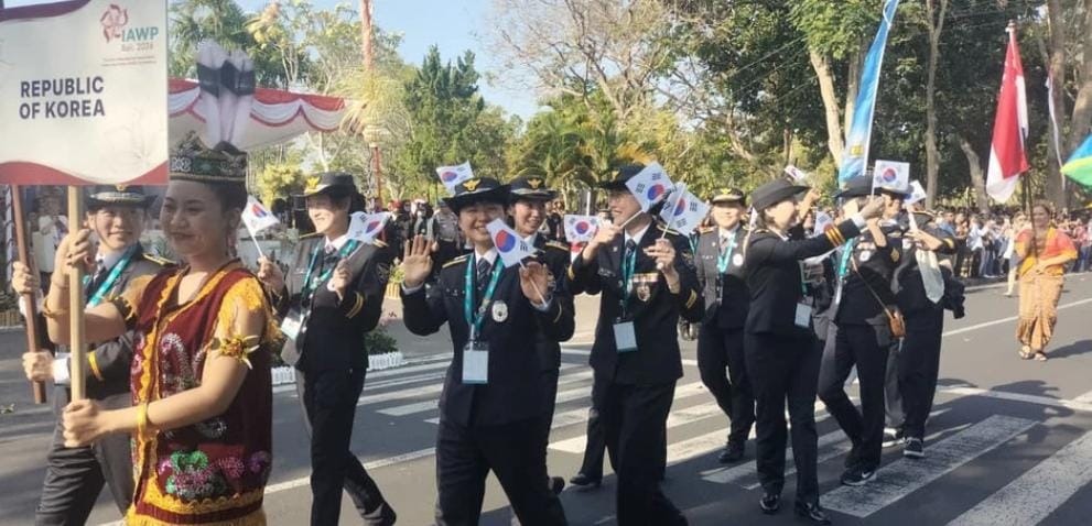 Parade 450 Polwan dari 43 Negara Meriahkan IAWP 2026 di Bali
