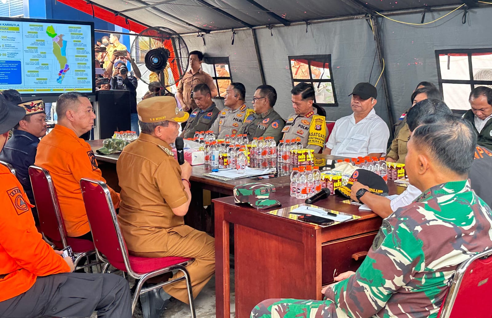 Kapolda Kalteng Dampingi Menhut dan Ka BNPB Gelar Rakor Penanganan Karhutla, Perkuat Operasi Darat dan Udara di Kapuas