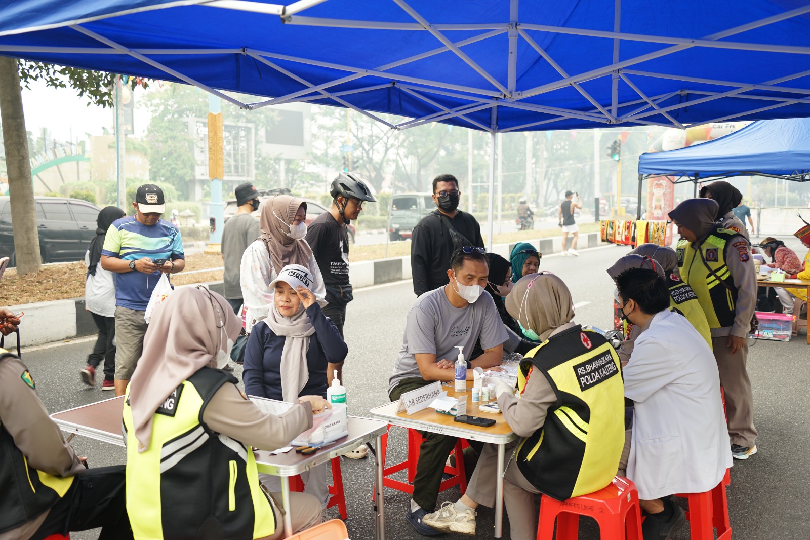 Peduli Kesehatan Masyarakat Terdampak Asap Karhutla, Rumkit Bhayangkara Berikan Layanan Kesehatan Gratis di CFD