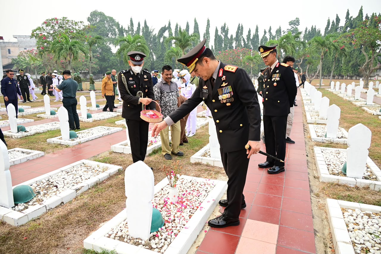Ziarah Nasional HUT ke-81 TNI, Kapolda Jambi Bersama Forkopimda Kenang Jasa Para Pahlawan