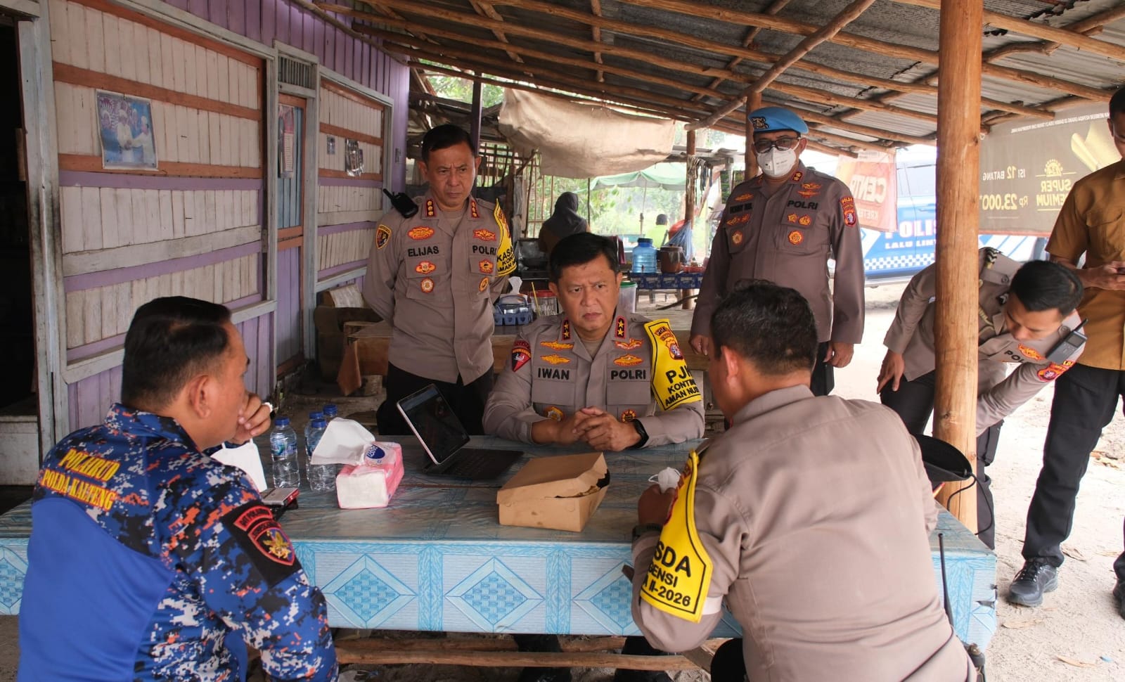 Dirpolairud Polda Kalteng Dampingi Kapolda Tinjau Penanggulangan Karhutla di Pulang Pisau