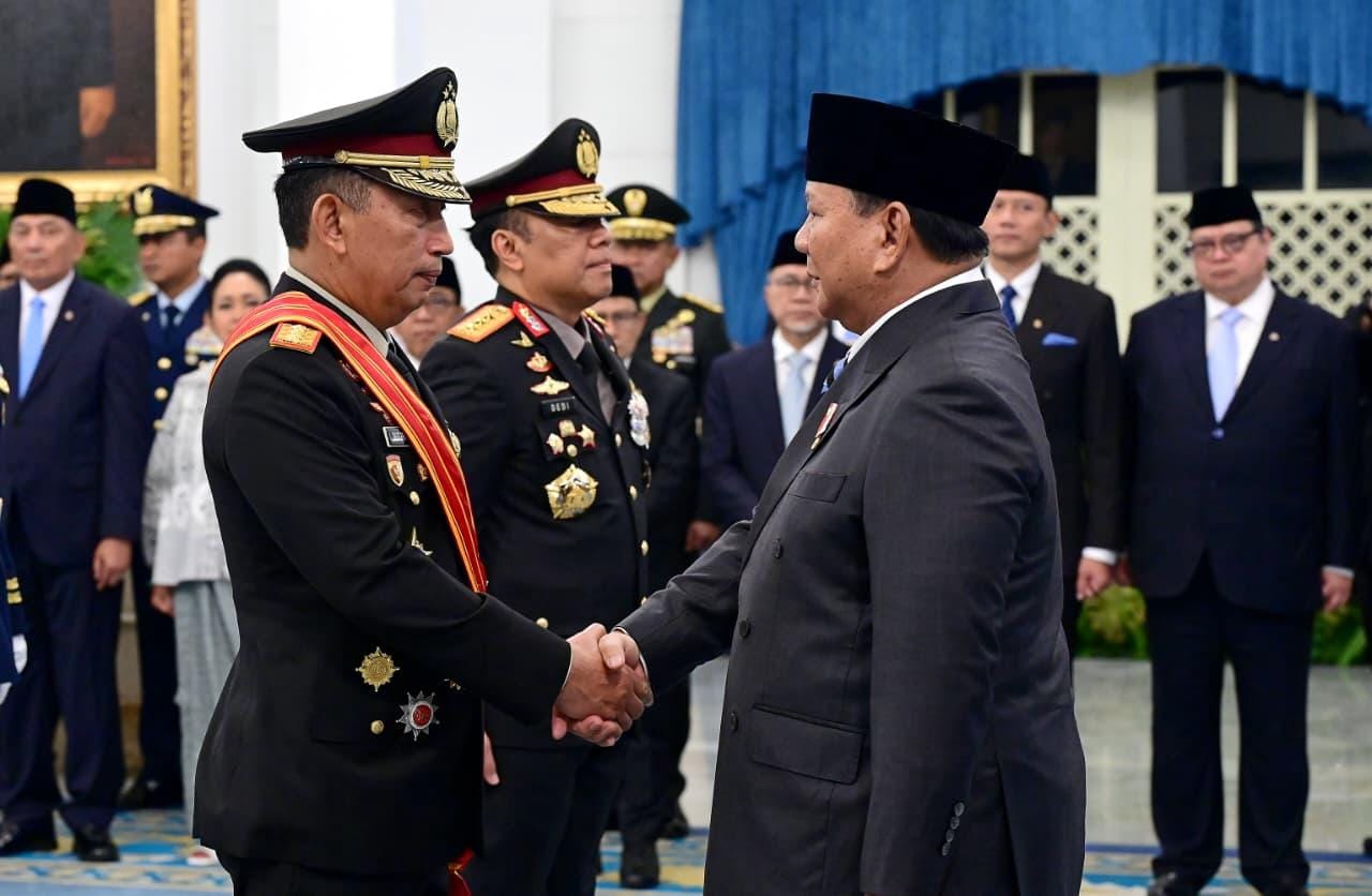 Presiden Prabowo Anugerahkan Tanda Kehormatan kepada Jenderal Polisi Listyo Sigit dan Komjen Pol. Dedi