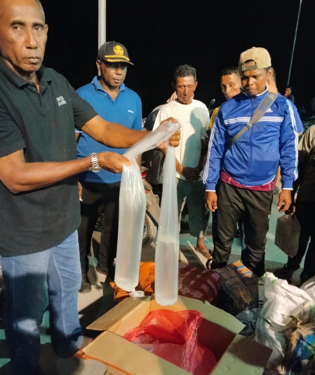 Sinergi TNI-Polri dan Pemerintah Distrik Gagalkan Penyelundupan 170 Liter Miras Oplosan di Dermaga Salafen Raja Ampat