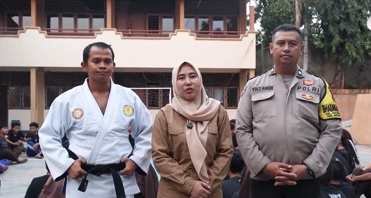 BENTUK KARAKTER SISWA, POLSEK BEKASI SELATAN GANDENG SMK TERATAI PUTIH GLOBAL 1 LATIHAN HU-JITSU KANNO RYU