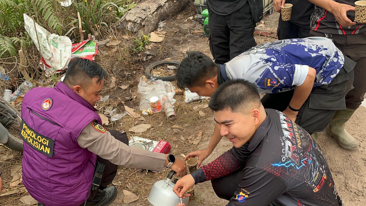 Secangkir Kopi dan Dukungan Psikologi, Cara Polda Kalteng Jaga Semangat Petugas Karhutla
