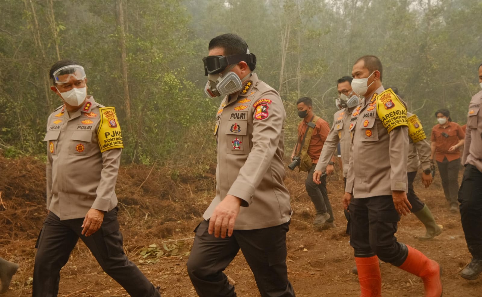 Astamaops Kapolri Bersama Kapolda Kalteng Tinjau Langsung Penanganan Karhutla di Banturung