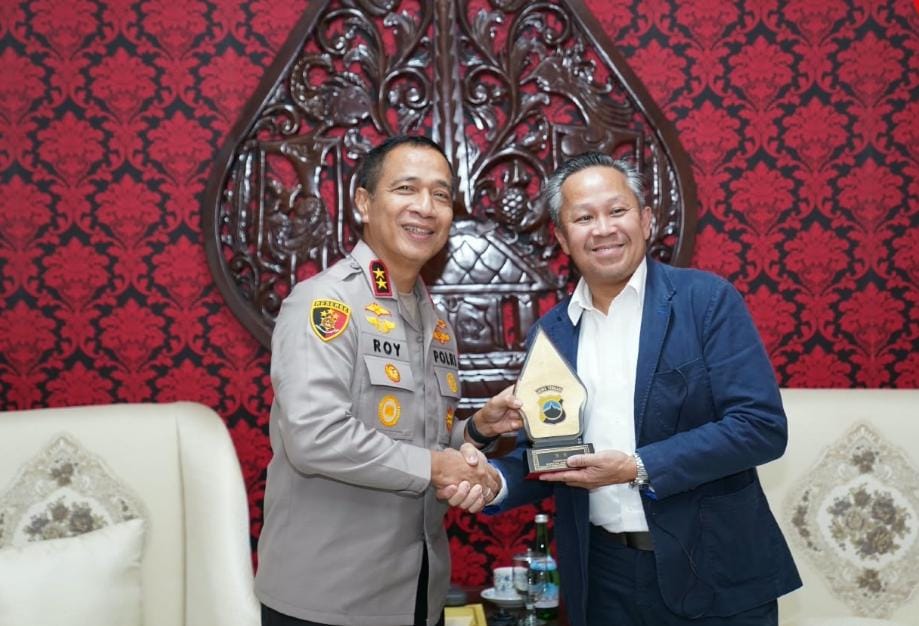 Bongkar Penipuan Pig Butchering Lintas Negara, Ditressiber Polda Jateng Terima Penghargaan Penghargaan FBI