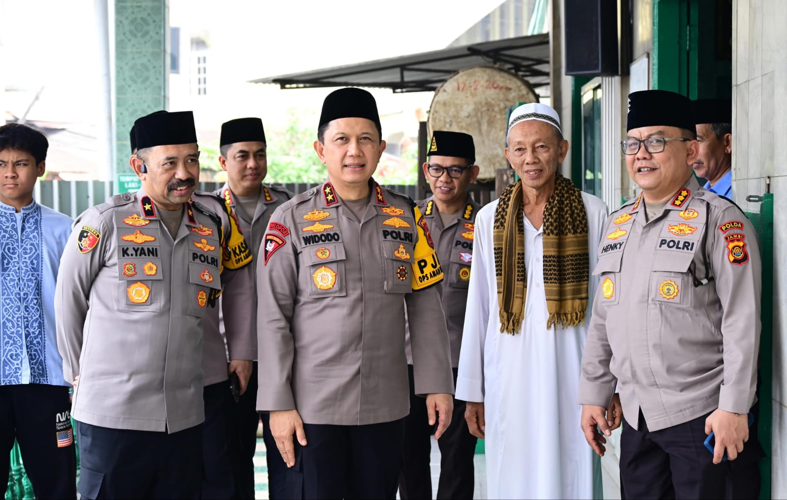 Kapolda Jambi Laksanakan Salat Jumat Keliling, Pererat Silaturahmi dengan Masyarakat