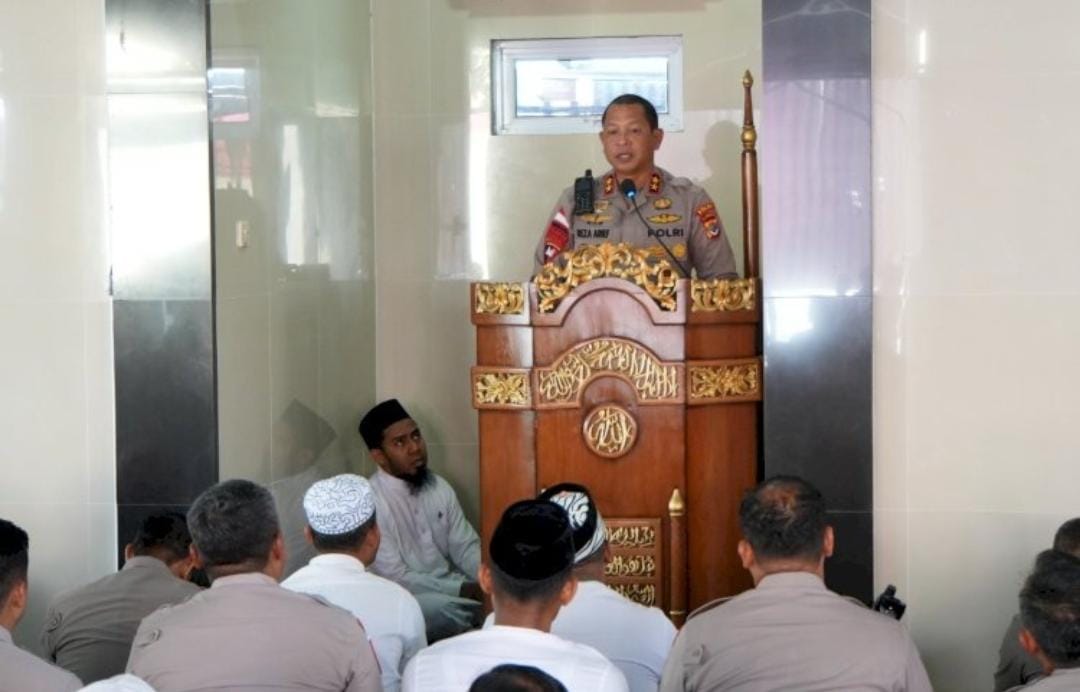 Jumat Keliling di Masjid Al-Muawwanah, Kapolda NTT Ajak Personel Perkuat Iman, Disiplin, dan Pelayanan kepada Masyarakat