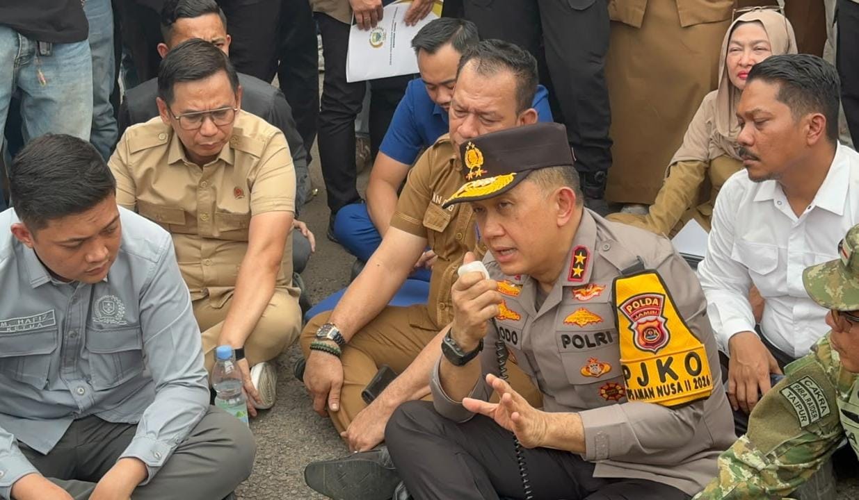 Kapolda Jambi Temui Massa Aksi di DPRD, Kedepankan Dialog Humanis dalam Penanganan Karhutla