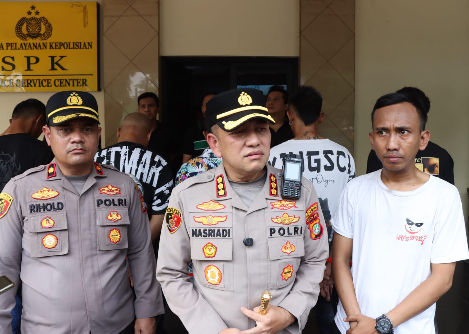 Lapor Layanan kepolisian 110, Motor Warga Hendak Berangkat Kerja Diduga Pepet dan Ancam di Jalan Menceng, Lima Debt Collector Ditangkap Polisi