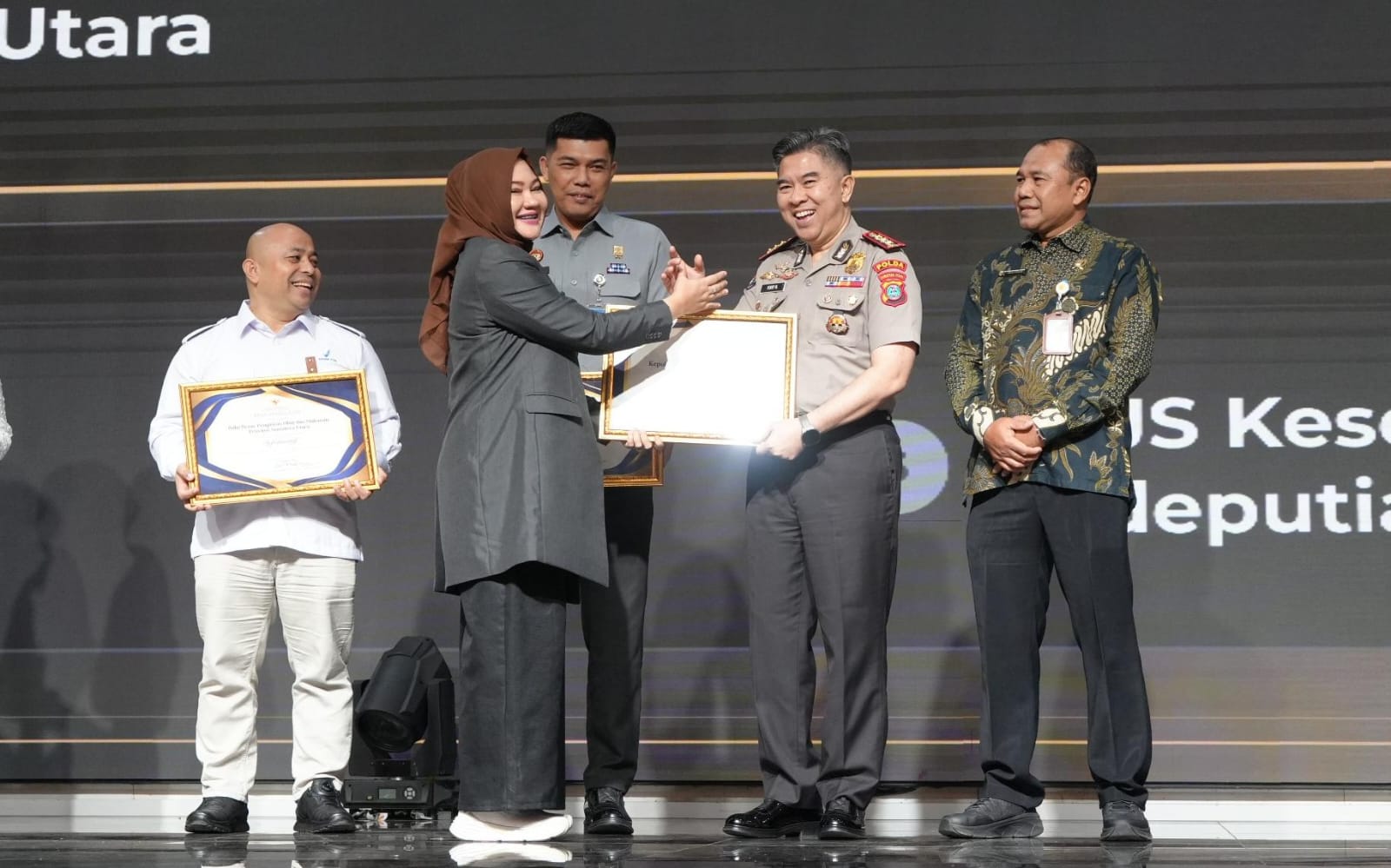 Kapolda Sumut Raih Penghargaan Achievement Person, Polda Sumut Predikat Informatif di KI Award 2026   
