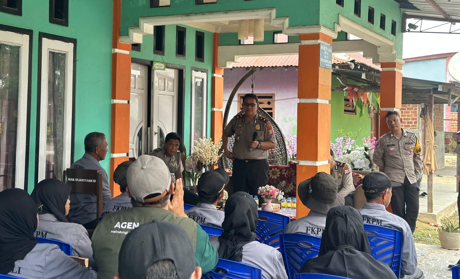 Wujudkan Situasi Kondusif, Polres Sorong Hadirkan Program “Kumpul Bersama Masyarakat” di Kelurahan Malawili