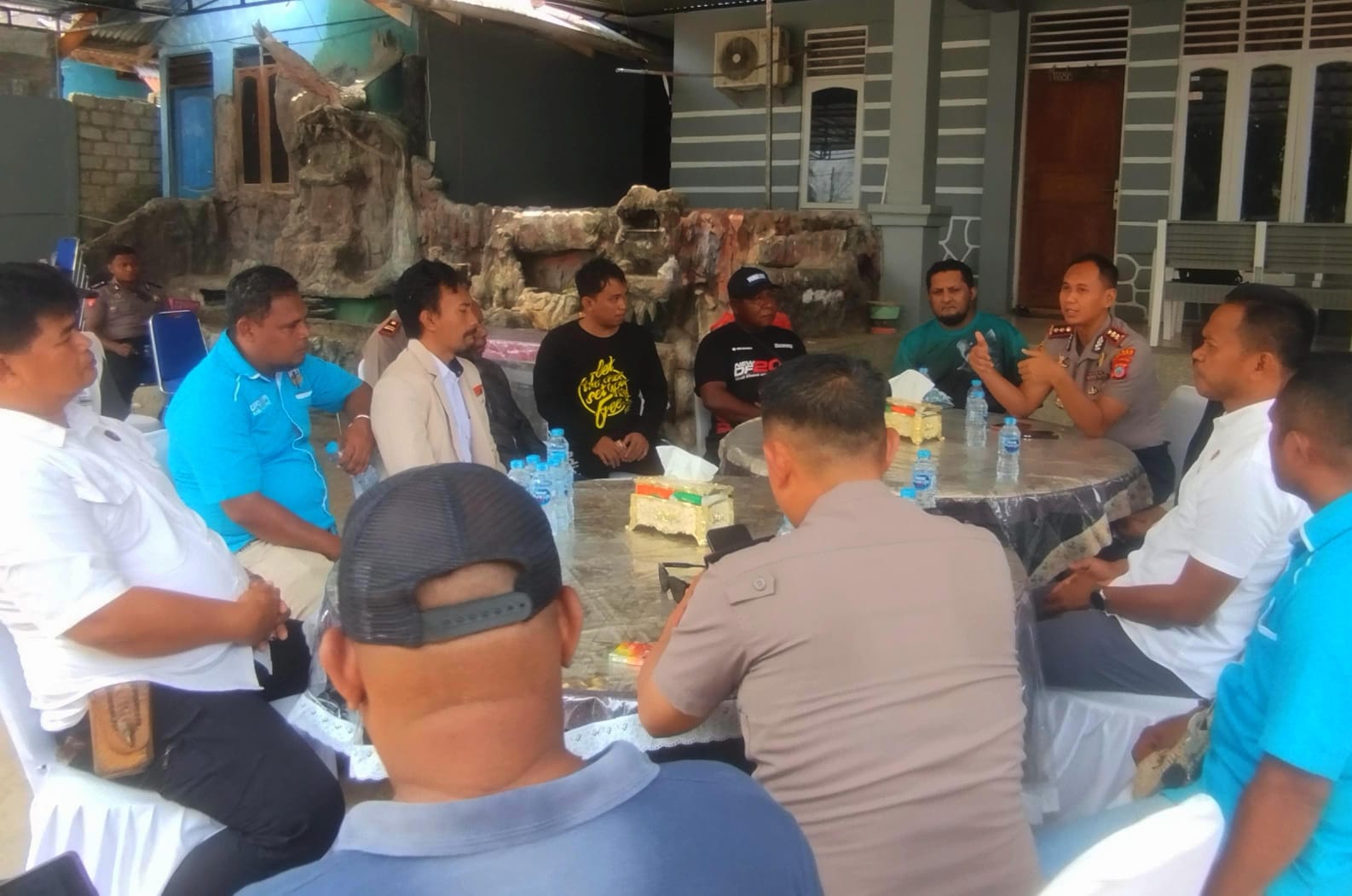 Dengarkan Keluhan Warga, Polres Raja Ampat Gelar Dialog Kamtibmas “Polisi Bersama Masyarakat”