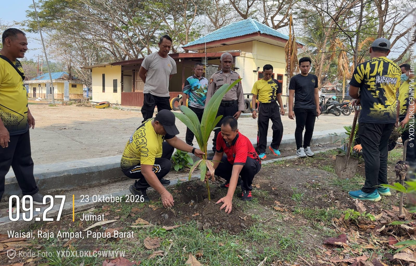 Dukung Program Kapolri, Kapolres Raja Ampat Pimpin Aksi Green Policing di Waigeo Selatan