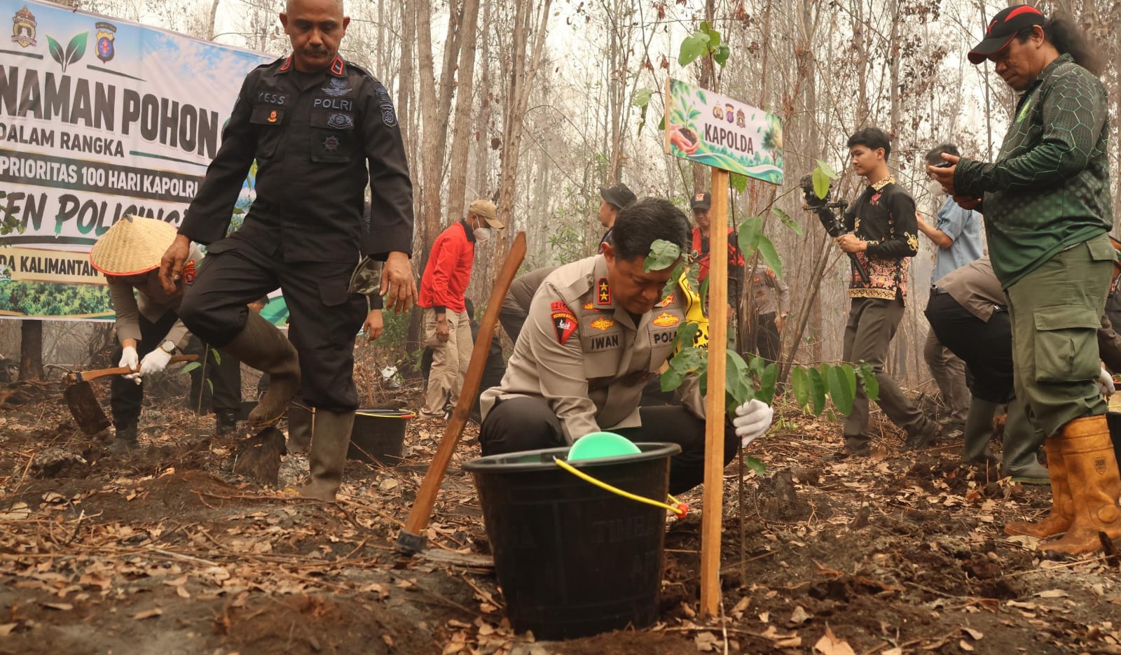 Pulihkan Lahan Bekas Terbakar, Polda Kalteng Wujudkan Green Policing Dengan Tanam 500 Bibit Pohon Belangiran