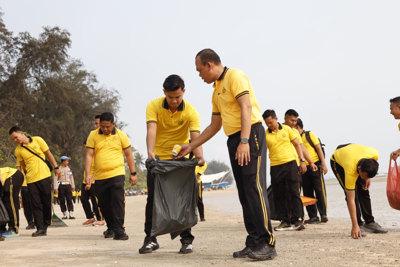 Gelar Green Policing di Pasir Padi, Polda Babel Tegaskan Komitmen Jaga Aset Wisata dan Laut