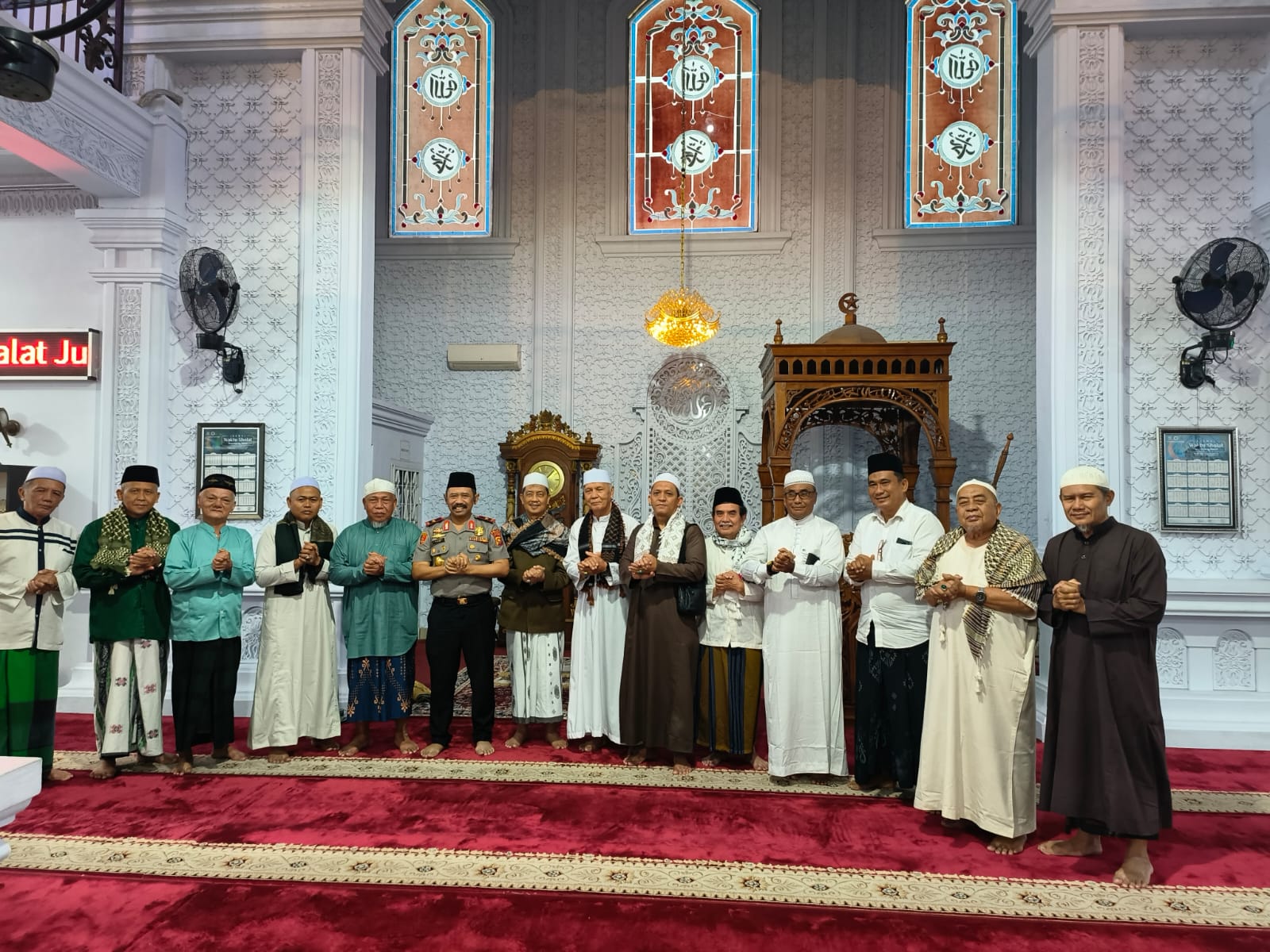 Wakapolda Jambi Laksanakan Sholat Subuh Keliling, Ajak Masyarakat Jaga Kamtibmas dan Lindungi Generasi Muda