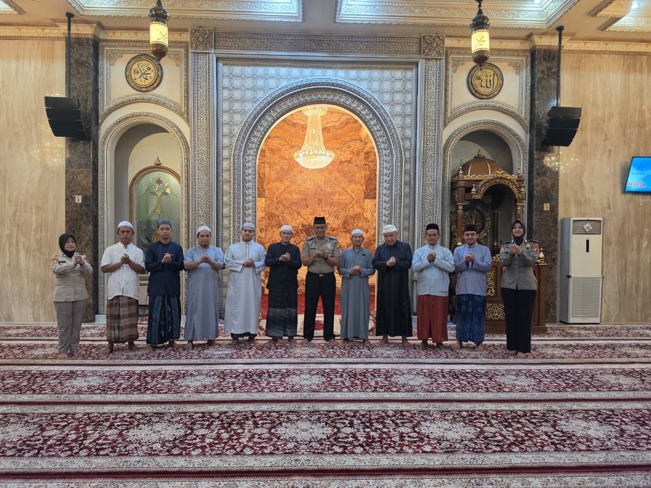Shalat Subuh Berjamaah, Ditbinmas Polda Kalteng Sampaikan Pesan Kamtibmas dan Imbauan Cegah Karhutla