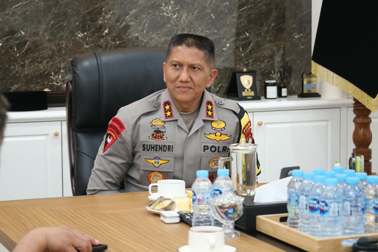 KAPOLDA KEPRI DAN INTERPOL PERKUAT KERJA SAMA BERANTAS PENYELUNDUPAN BAHAN KIMIA MELALUI OPERASI CHASE