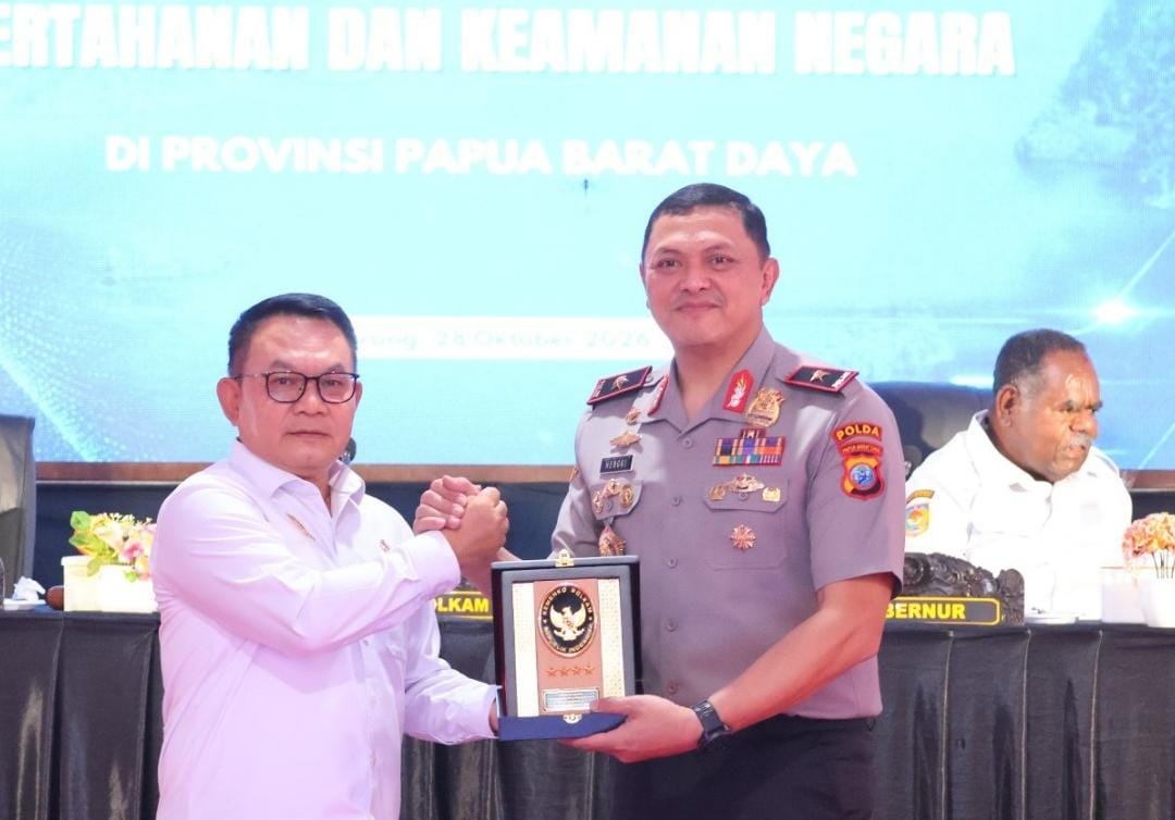 Kunjungi Papua Barat Daya, Menko Polkam Pimpin Rapat Koordinasi Penguatan Stabilitas Pertahanan dan Keamanan Negara