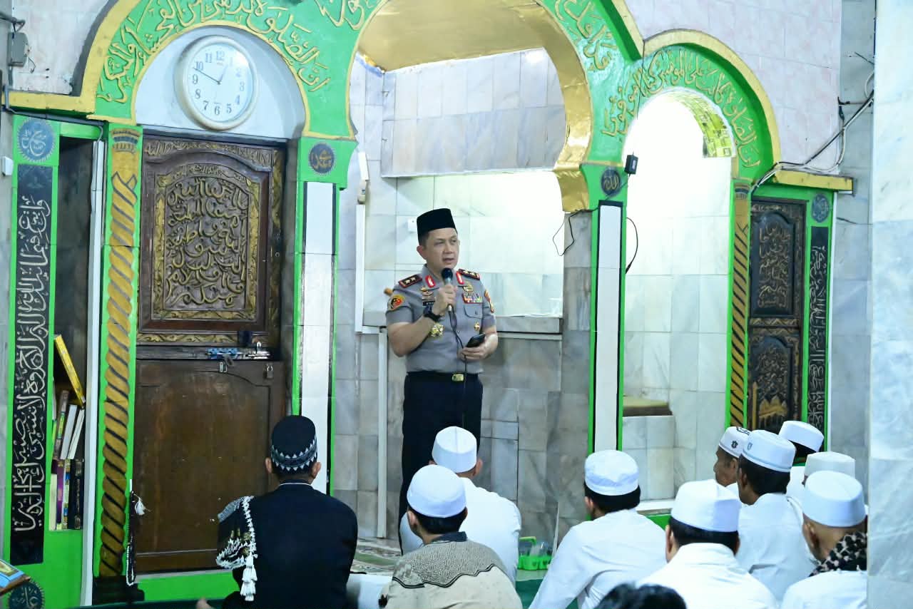 Sholat Jumat Keliling di Masjid Rahmatullah, Kapolda Jambi Ajak Masyarakat Bersama Jaga Kamtibmas