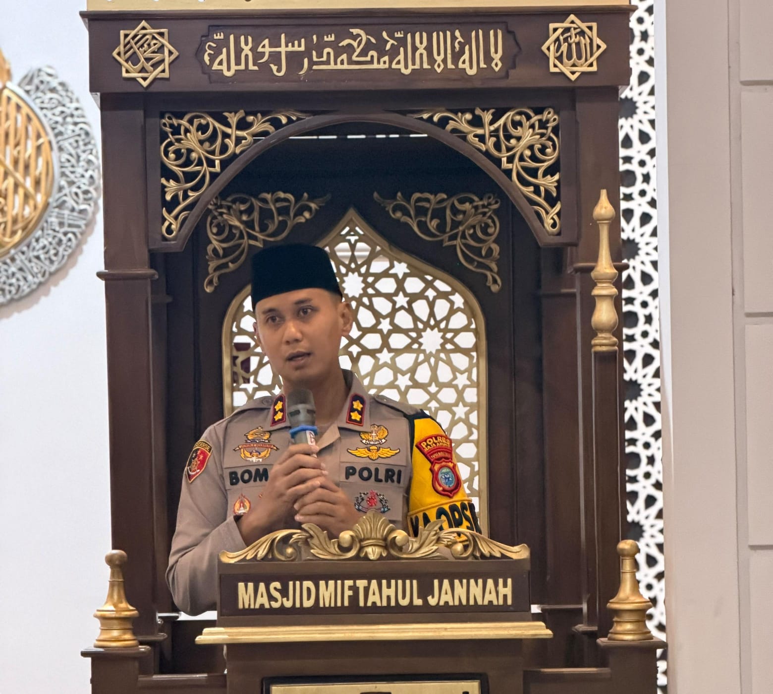 Kapolres Raja Ampat Pimpin Suling di Masjid Miftahul Jannah, Ajak Warga Cegah Kenakalan Remaja