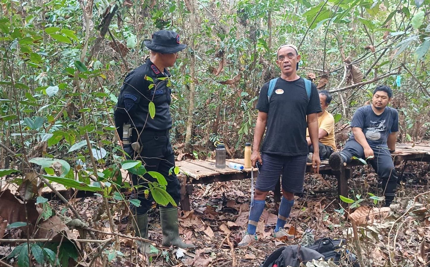 Dansatbrimob Polda Kalteng Turun Langsung Penanganan Karhutla di Taman Nasional Tanjung Puting